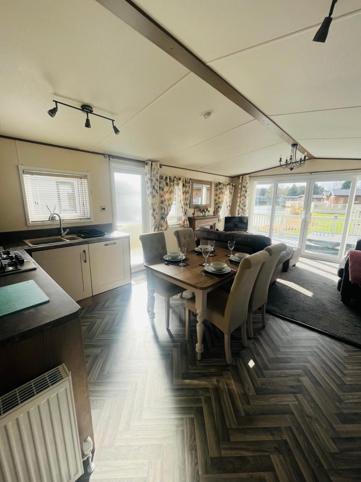 Lakeside Escape With Hot Tub York Dış mekan fotoğraf