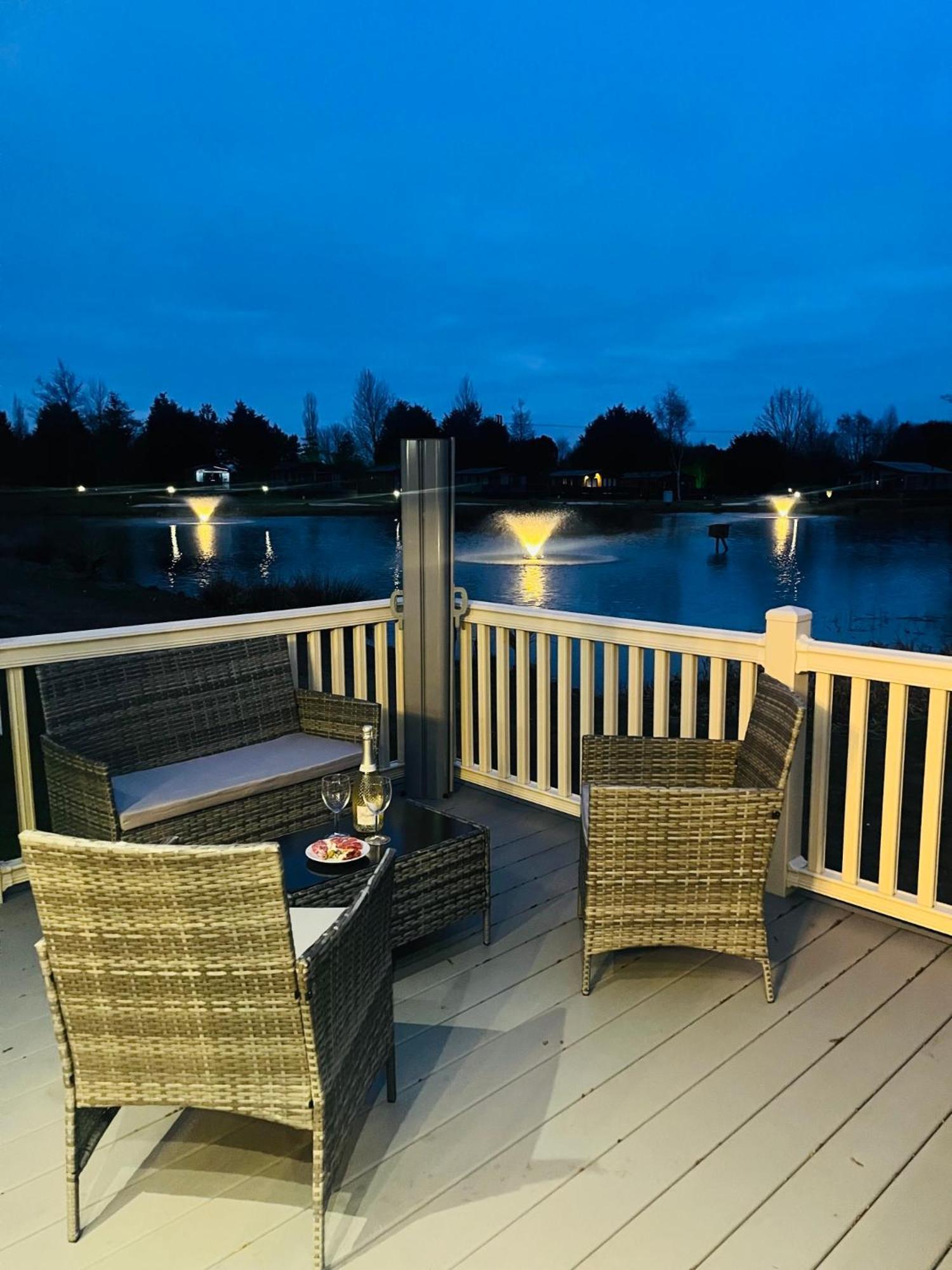 Lakeside Escape With Hot Tub York Dış mekan fotoğraf